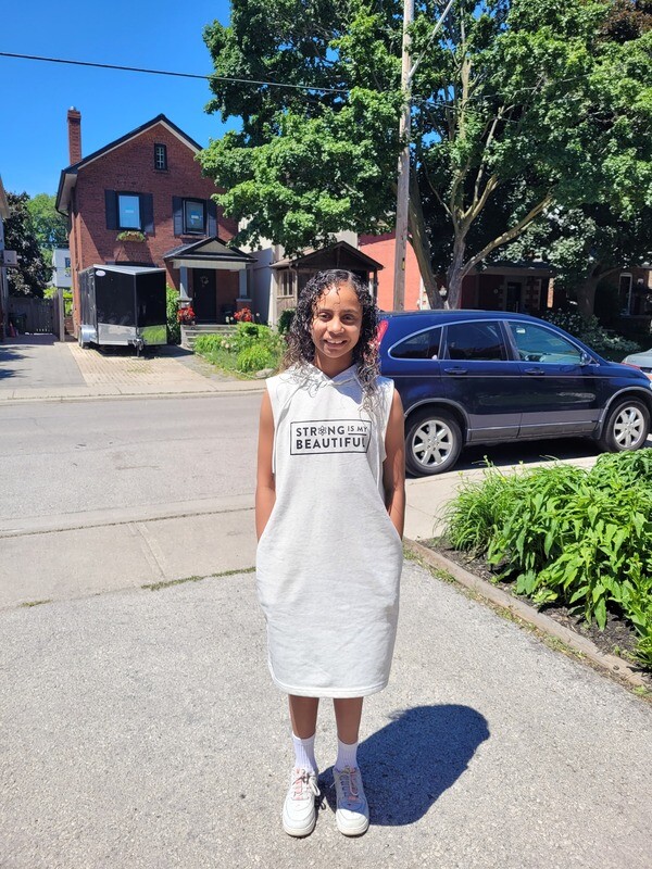 Sleeveless hoodie dress with pockets for women