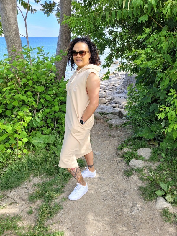 Long sleeveless hoodie dress with pockets for women