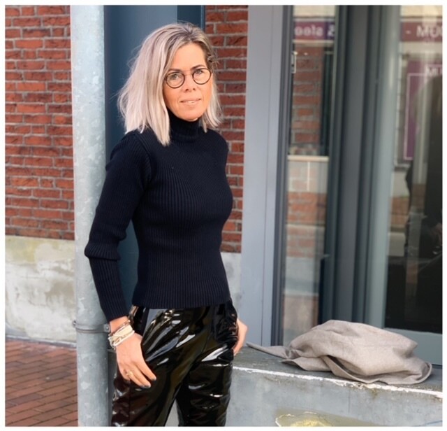 10Days Padded Turtleneck Rib top
20-609-1204