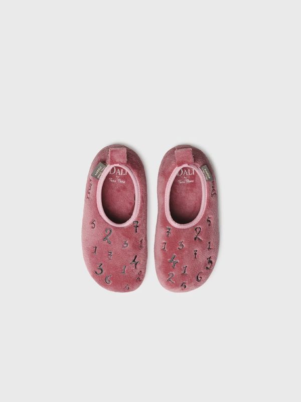 Zapatillas de casa para niños inspiradas en la obra de Salvador Dalí en nude - IMAGINA