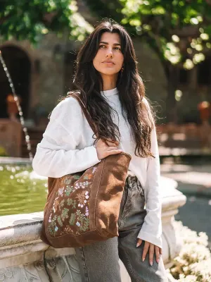 SIURANA. Este bolso en serraje con bordado de flores SIURANA. Este bolso en serraje con bordado de flores