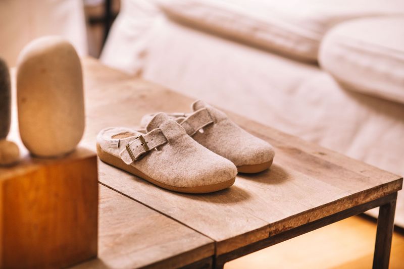 ​MIMA-FP. Esta zapatilla de casa de mujer se elabora en fieltro