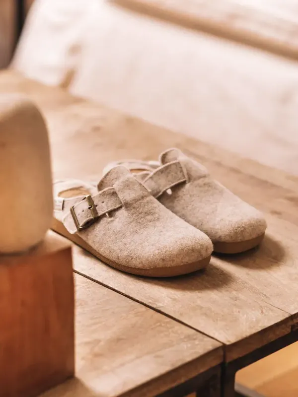 ​MIMA-FP. Esta zapatilla de casa de mujer se elabora en fieltro