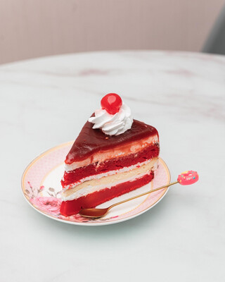 Red velvet Cheesecake Cake