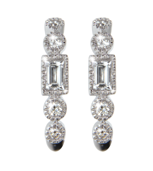 KIANA diamond earrings, made of 14 ct. white gold and 0,15 ct. TW/SI round and baguette cut diamonds H.12 mm.