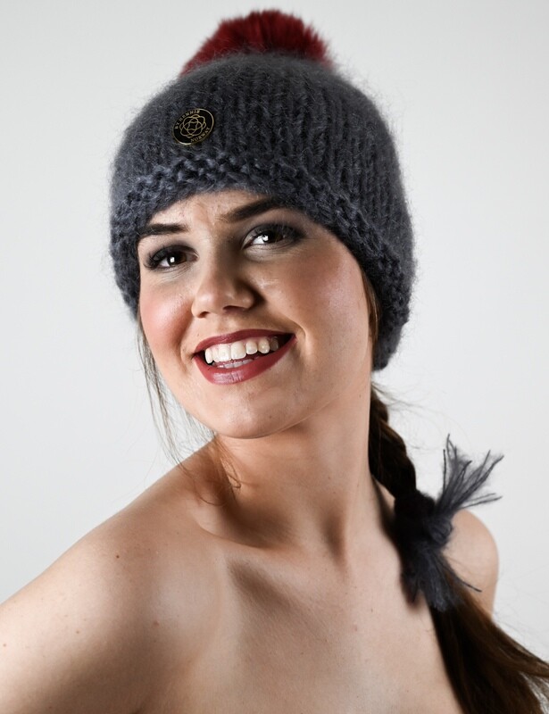 MARIT lue / beanie, grey and red.