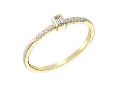 CELINA diamond ring, made of 14 ct. yellow gold 3,9 mm, and 0,10 ct. TW/SI baguette cut diamond.