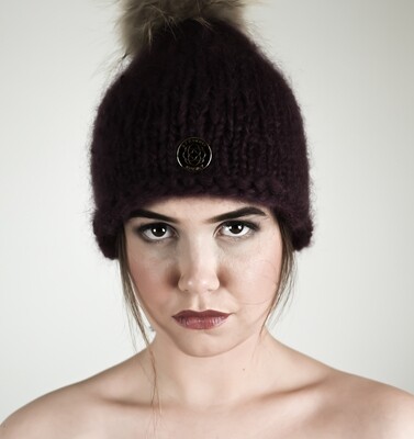 MARIT Lue / beanie burgundy exclusive collection.