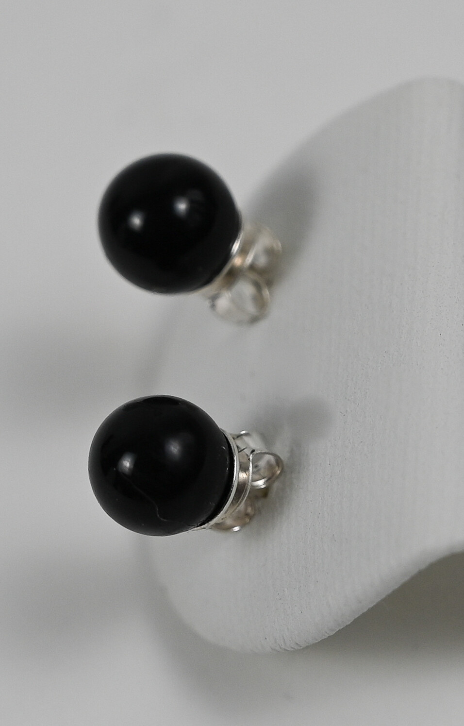 DROPS earrings, made of 925 silver sterling and black Onyx. Handmade by Helle Hennie