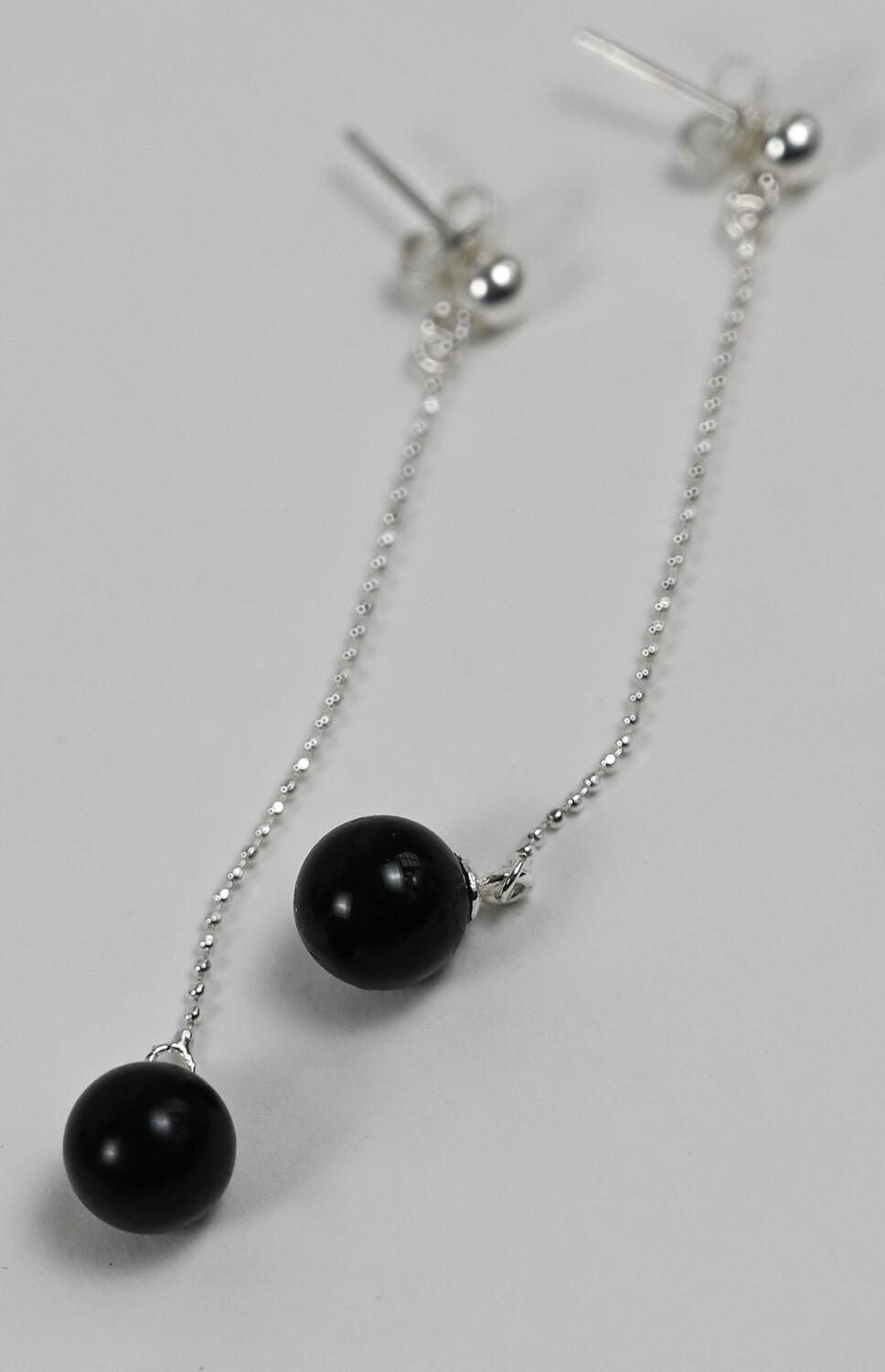DROPS earrings, made of 925 sterling silver 4,5 cm bead chain and black onyx. Handmade by Helle Hennie