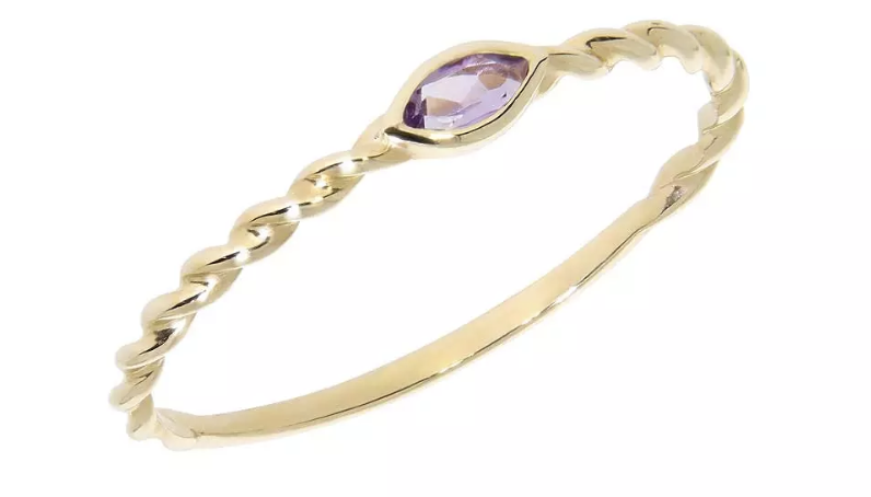 VIOLET ring, made of 14 ct. yellow gold and 2,8 x 1,4 mm. amethyst