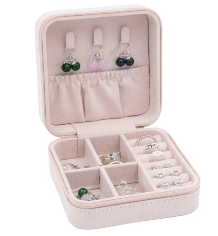 JEWELRY BOX 905
Made of pink imitation suede. 
W 113 x D113 x H55 mm.