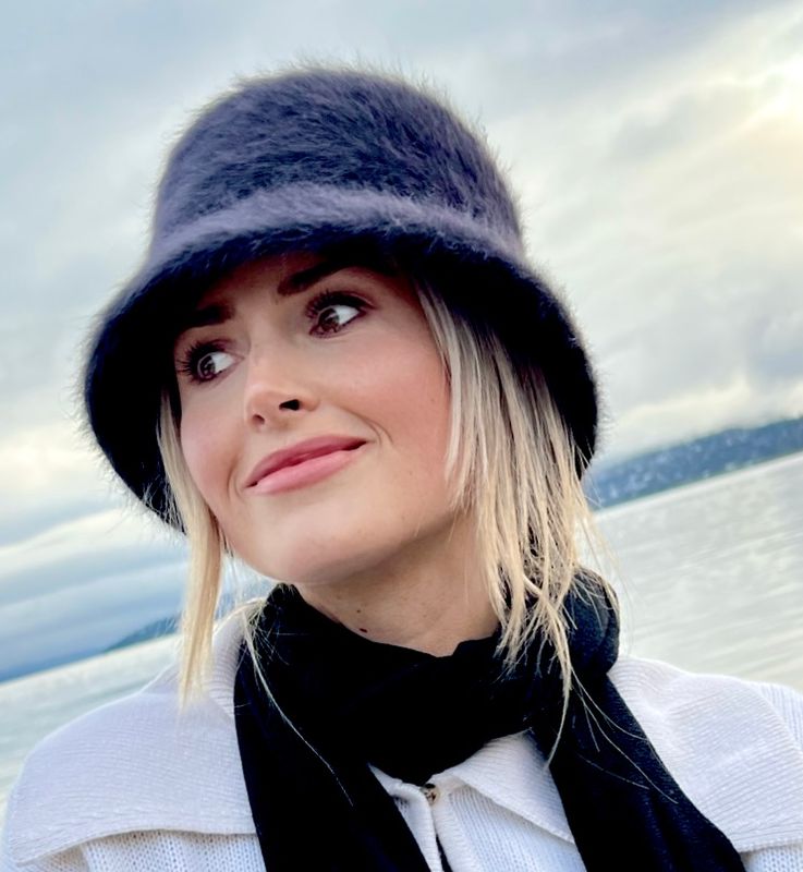 BRITA BUCKET HATT - NAVY