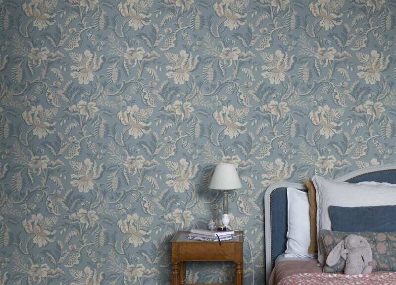 Daphne misty blue
