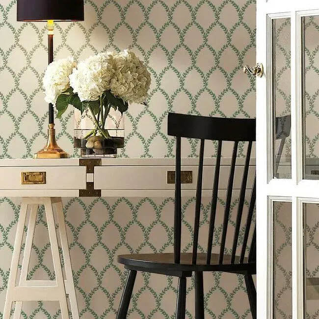 Laurel Green&amp;White