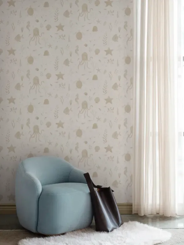 Della, Beige