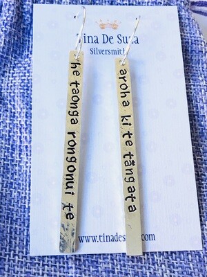 Earrings: whakataukī - He taonga rongonui te aroha ki te tāngata ... good will towards others is a precious treasure