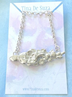 Necklet: Forget Me Not