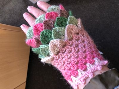 crochet: petal mittens