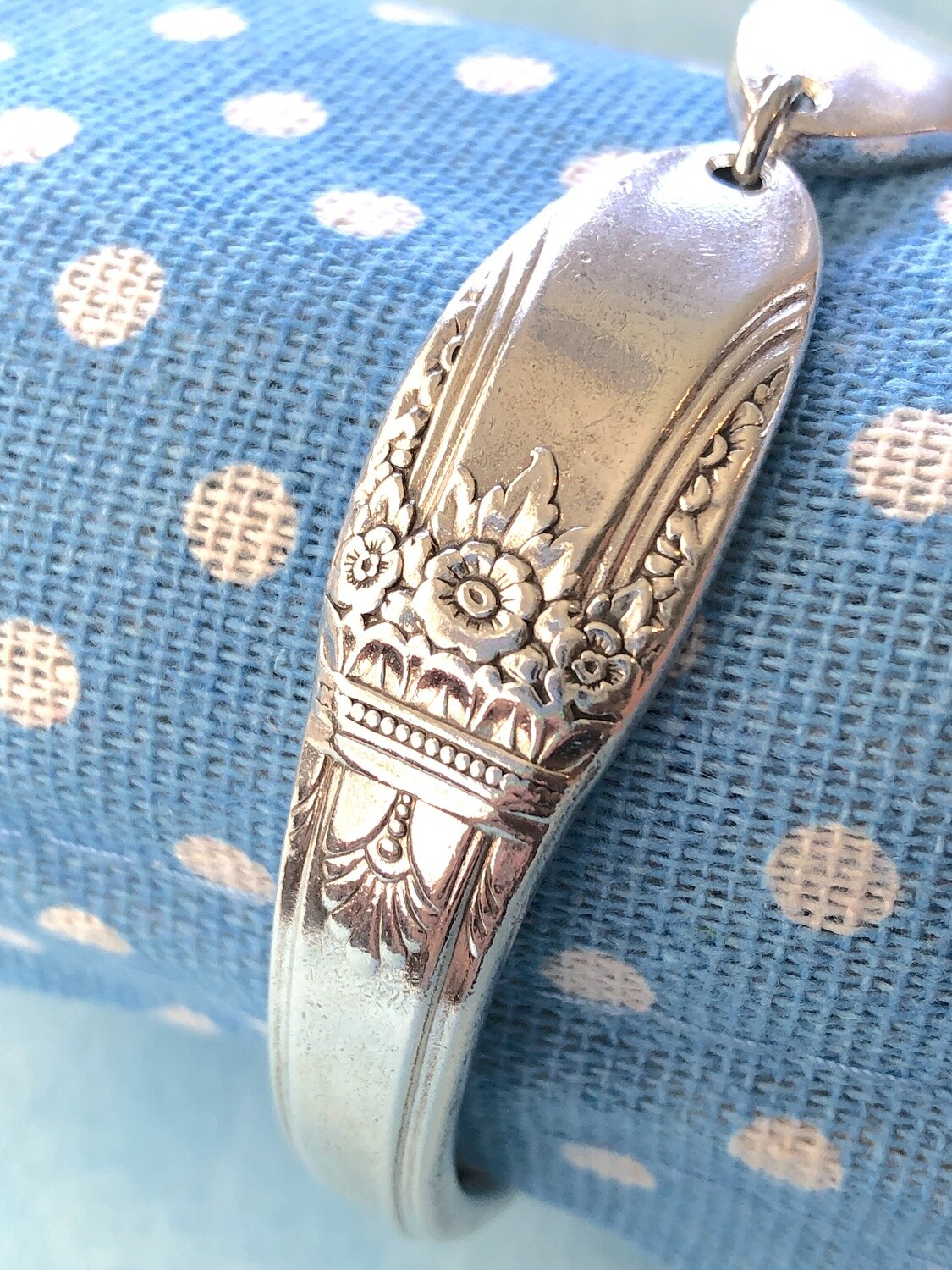 First Love, 1937 (best fit: max 17cm wrist)