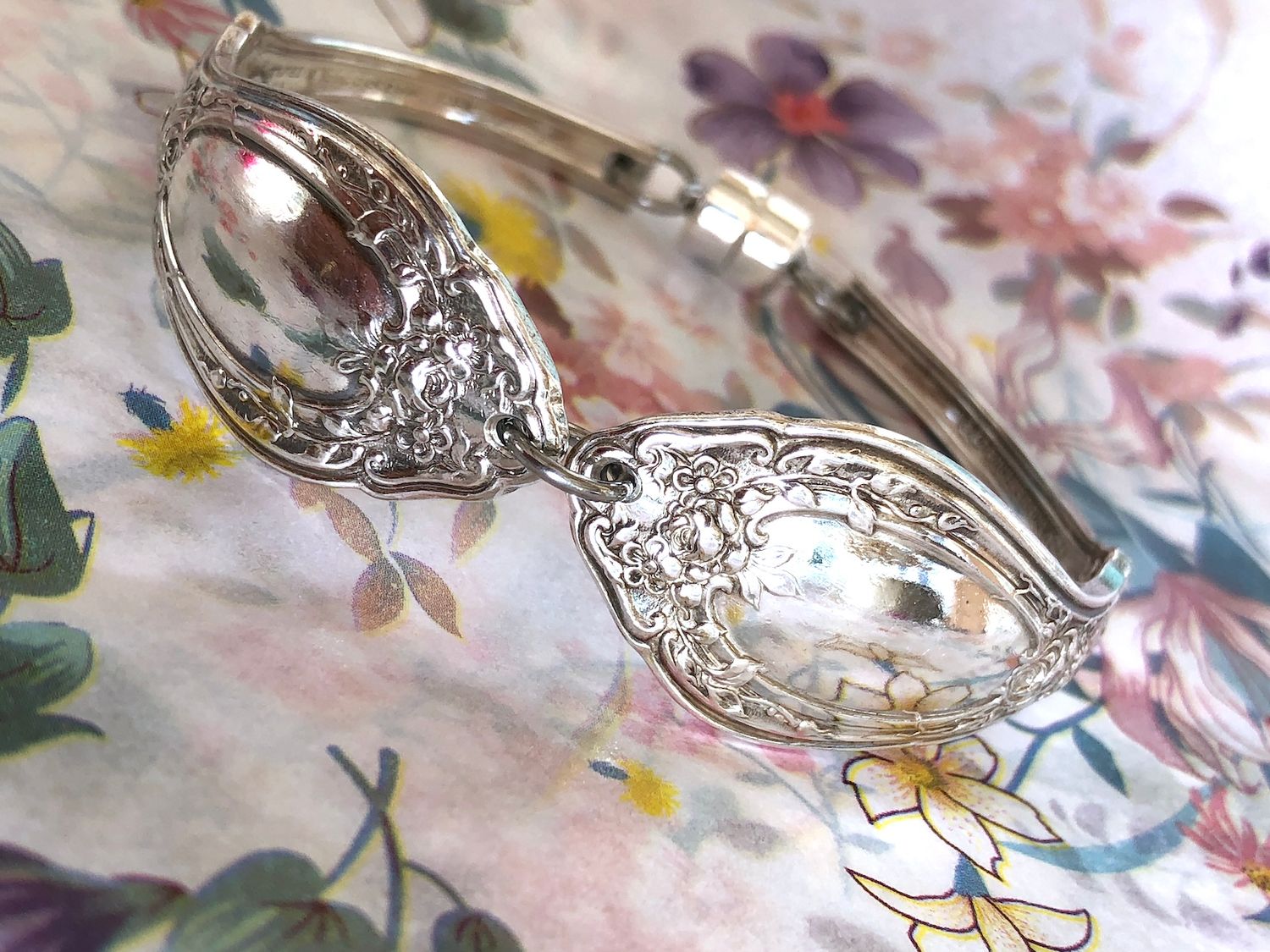Sharon, 1910 (best fit: max 16.5cm wrist)