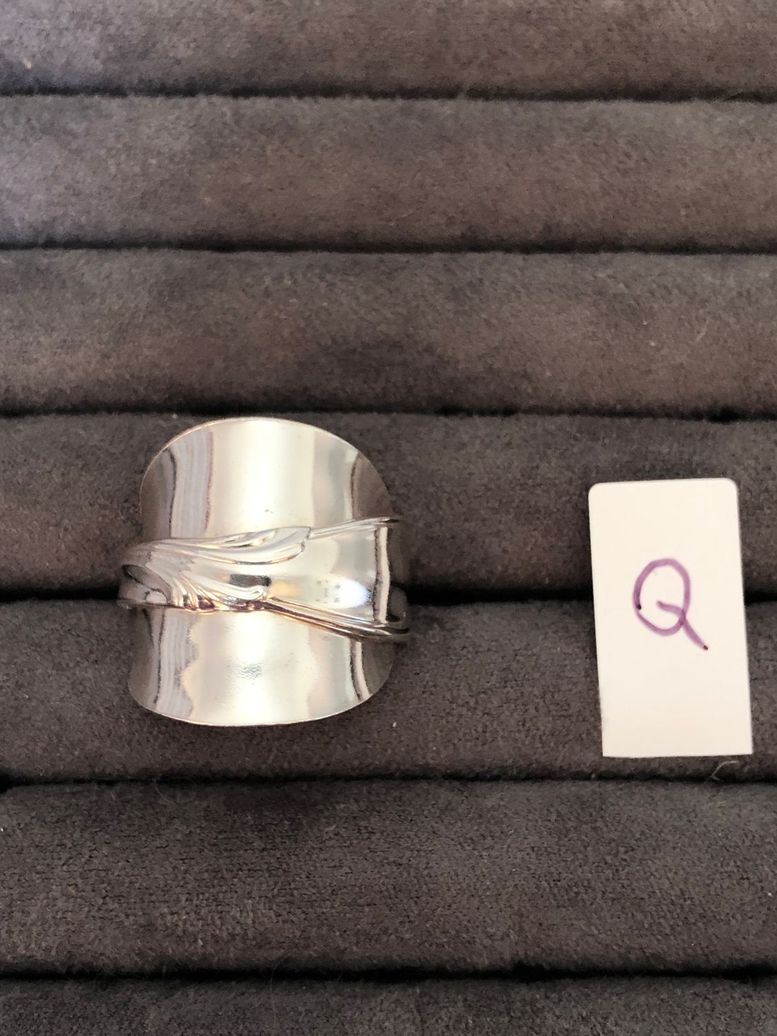 Saddle in Sterling - size Q