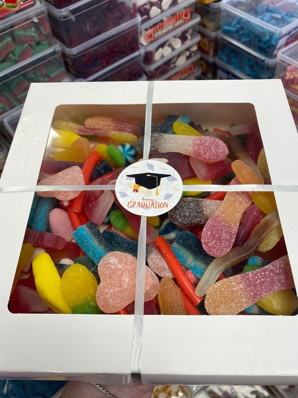 Graduation 1kg treat box