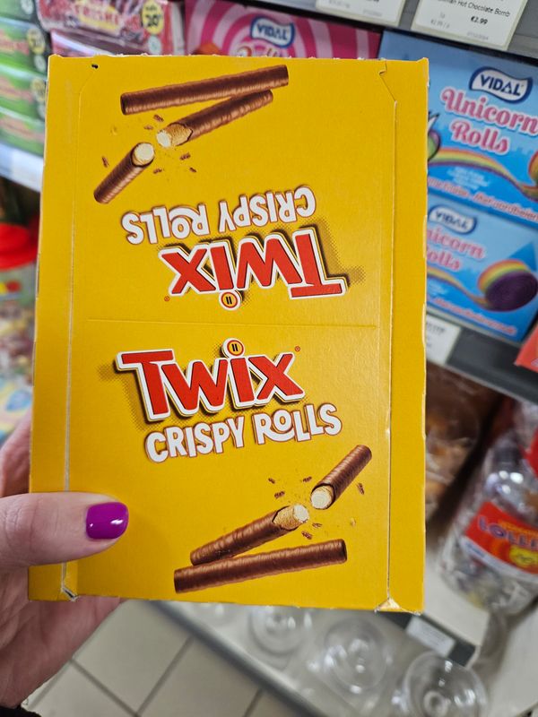 Twix crispy roll box