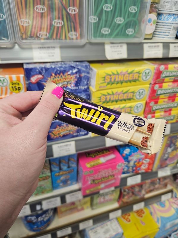 Twirl white choc