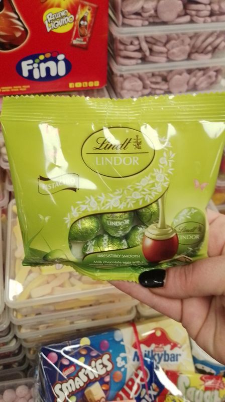 Lindor mini eggs pistachio