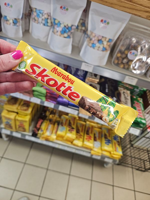 Marabou skotte *truffle filling with hazelnuts almonds &amp; raisins 