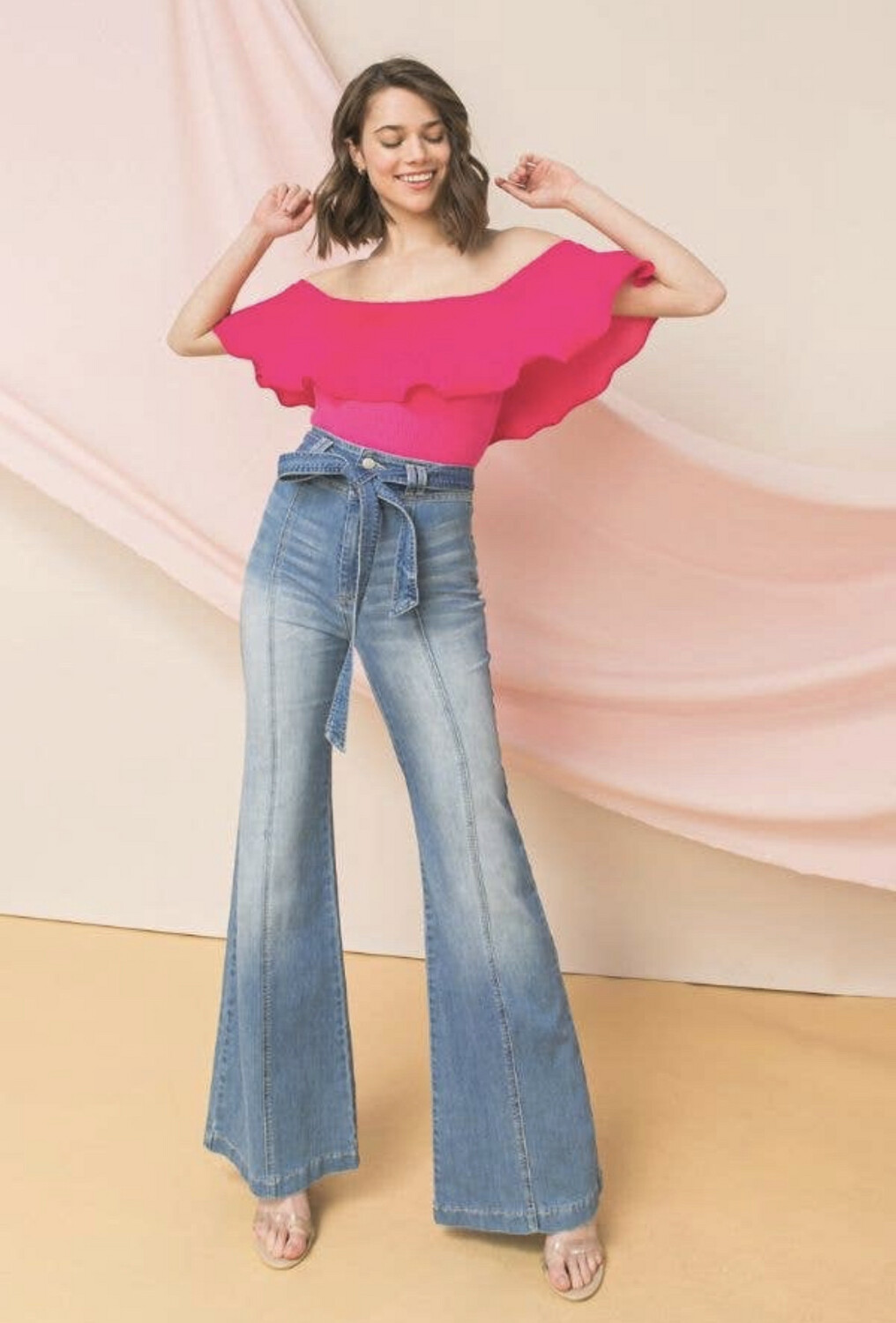 High Waisted Bell Bottom Lightwash Jeans