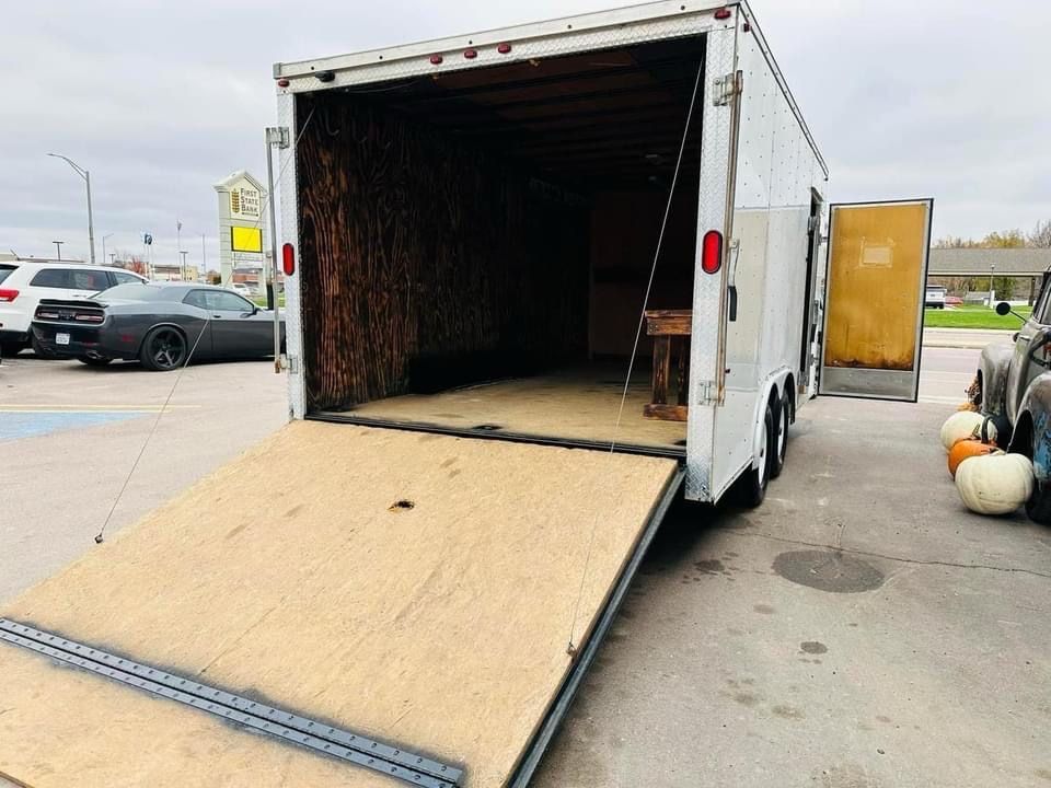 2015 INTERSTATE ENCLOSED TRAILER