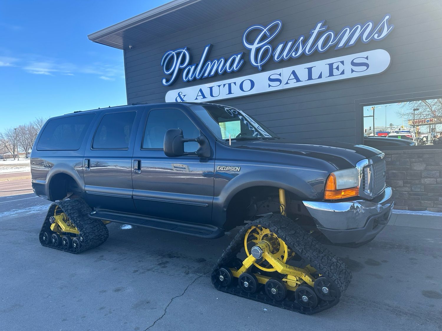 2000 FORD EXCURSION W/TRACKS