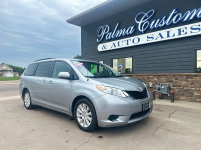 2014 TOYOTA SIENNA LE