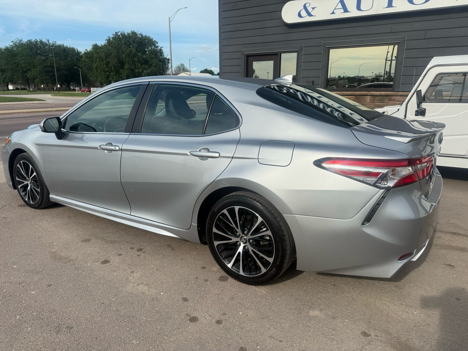2020 TOYOTA CAMRY SE