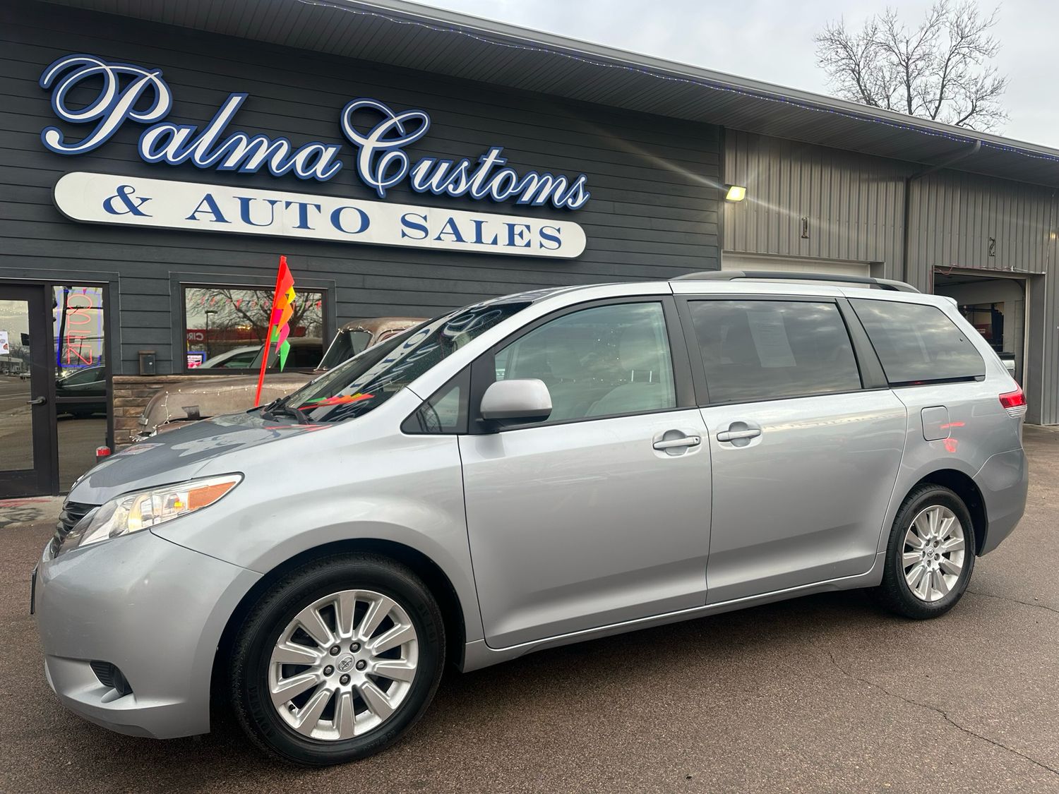 2014 TOYOTA SIENNA LE