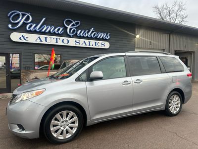 2014 TOYOTA SIENNA LE