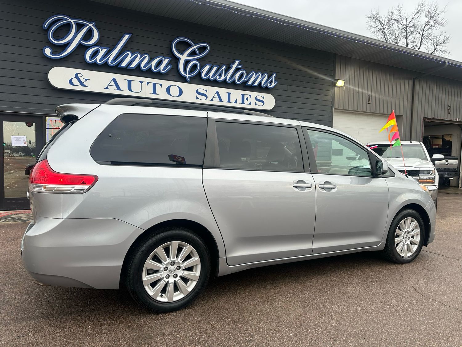 2014 TOYOTA SIENNA LE