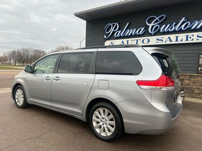 2014 TOYOTA SIENNA LE
