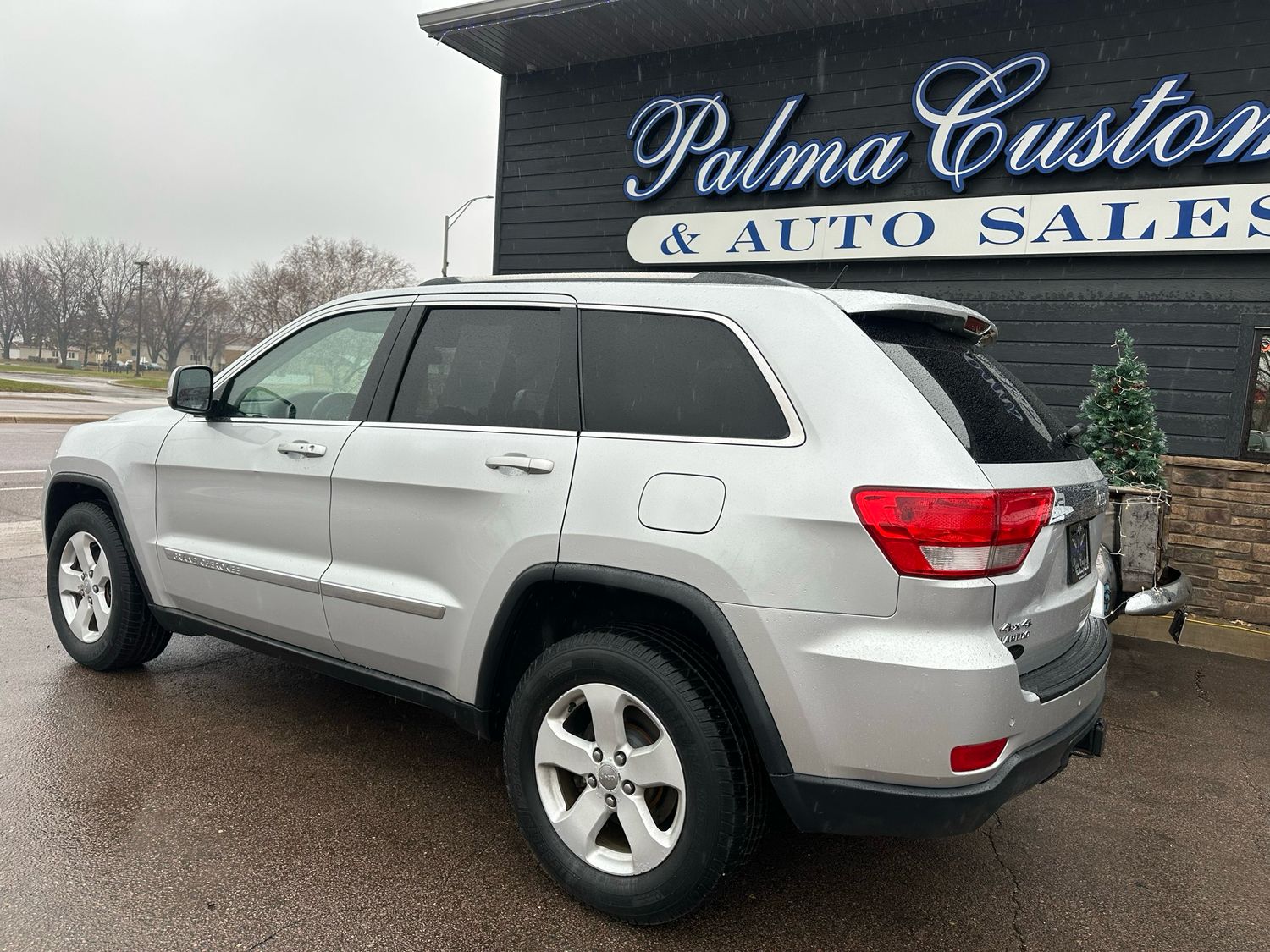 2011 JEEP GRAND CHEROKEE LAREDO