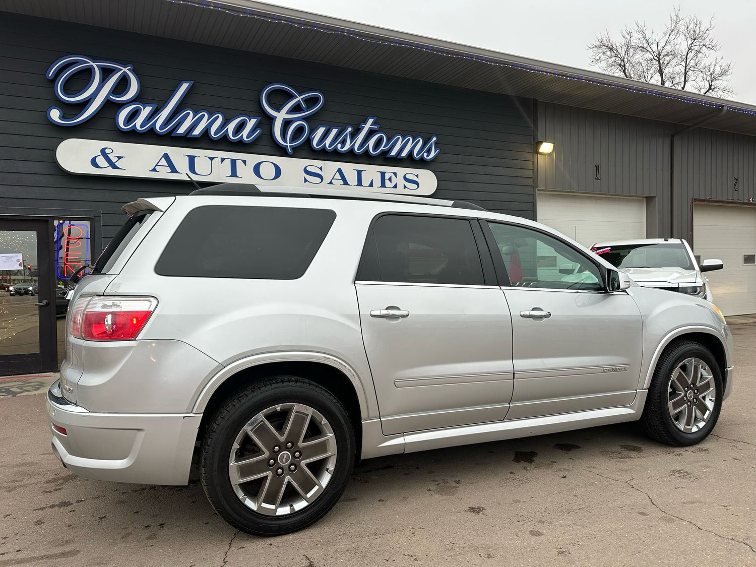 2011 GMC ACADIA DENALI