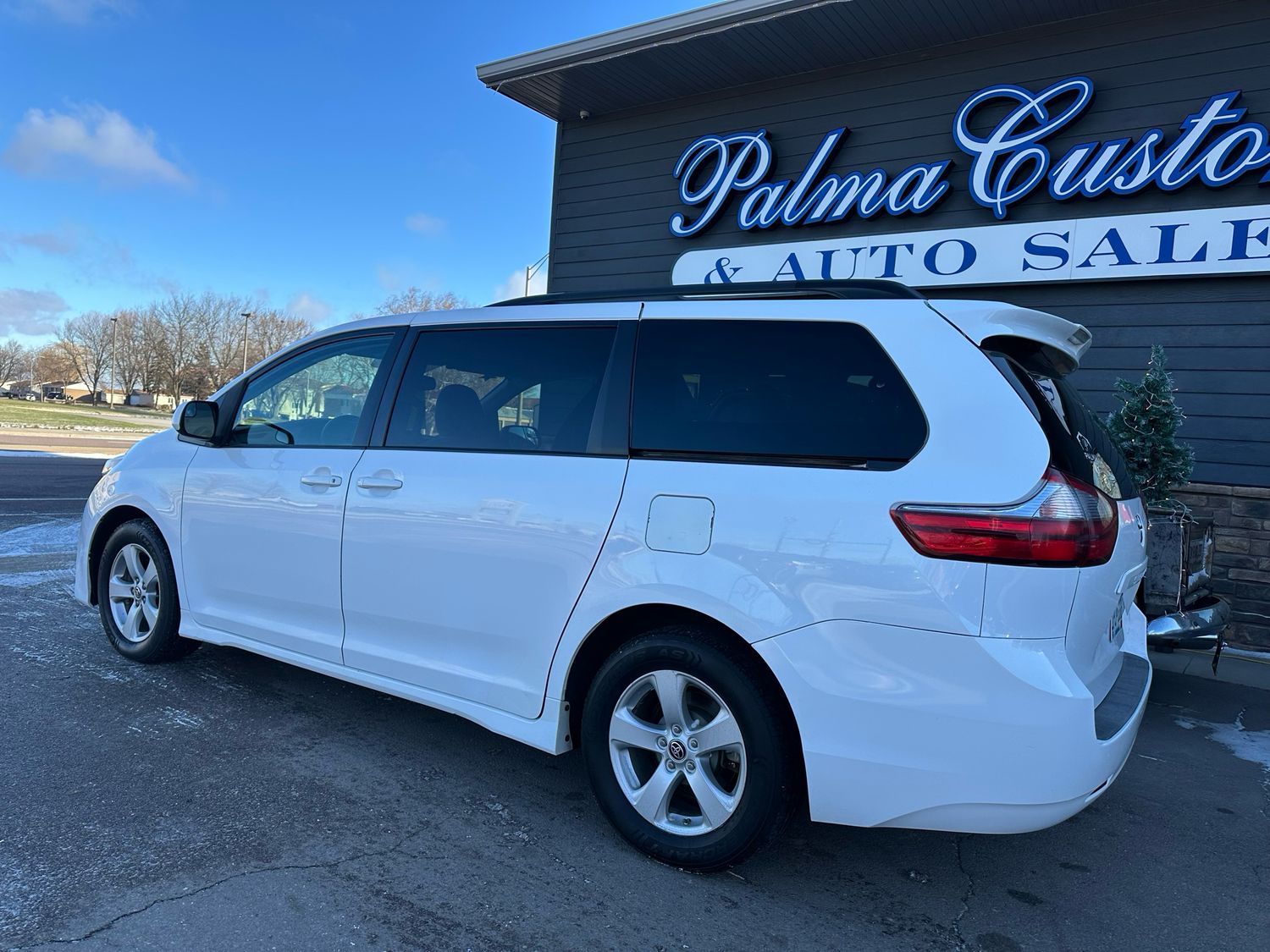 2020 TOYOTA SIENNA LE