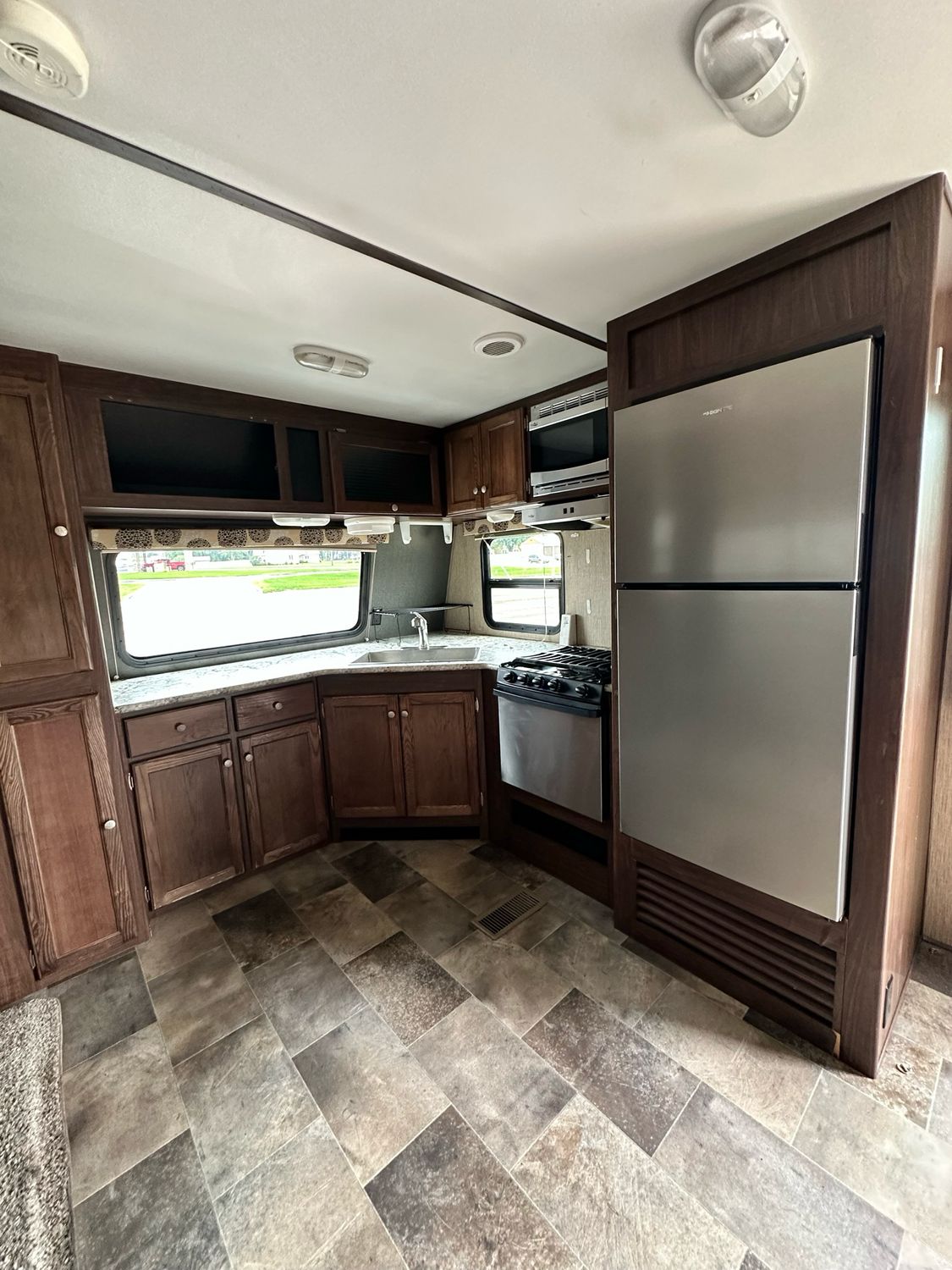 2018 KEYSTONE SPRINTER CAMPFIRE EDITION MODEL 29
