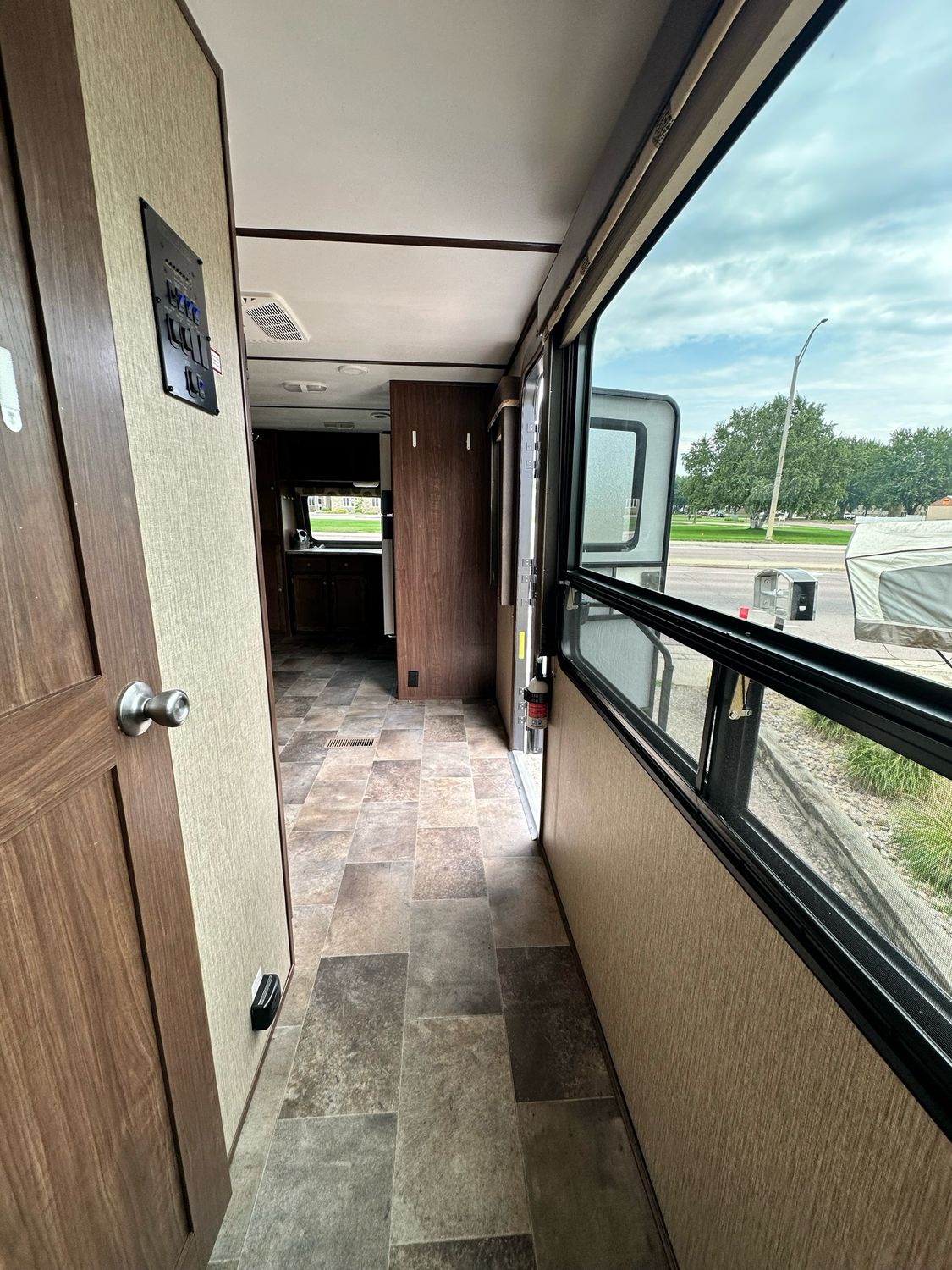 2018 KEYSTONE SPRINTER CAMPFIRE EDITION MODEL 29