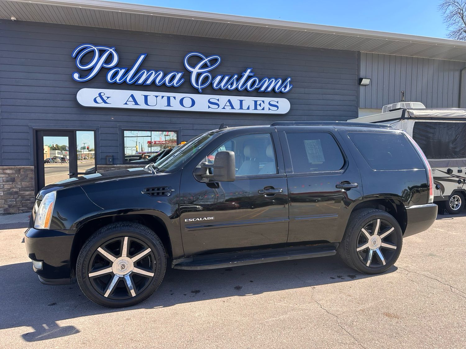 2010 CADILLAC ESCALADE LUXURY