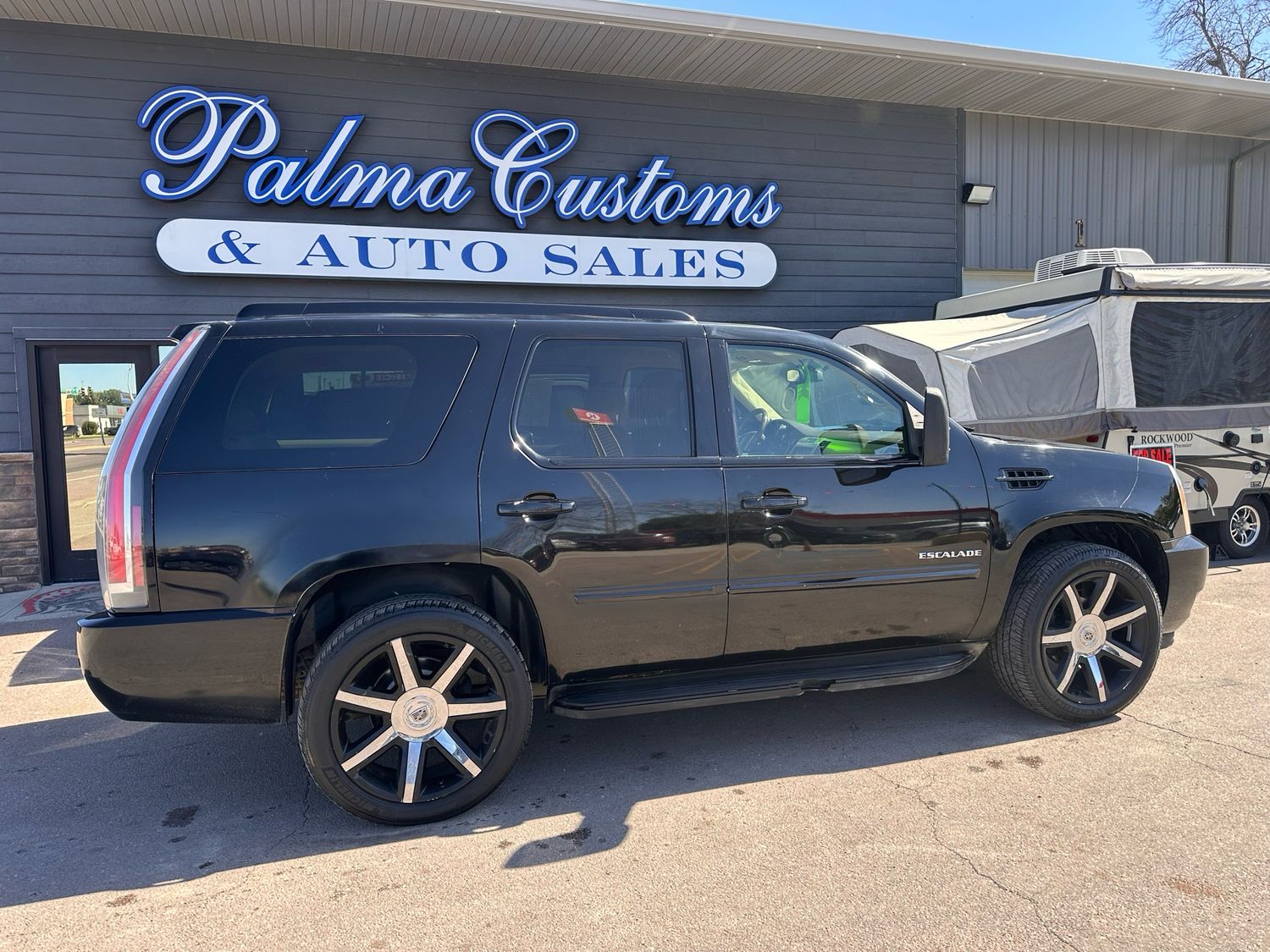 2010 CADILLAC ESCALADE LUXURY