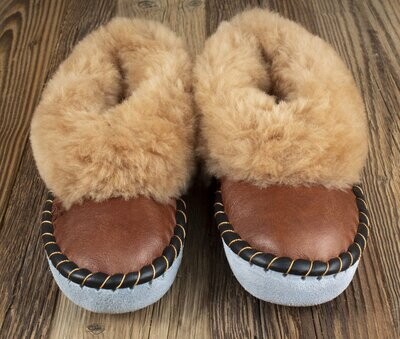 Womens Moccasin Slippers (Brown)