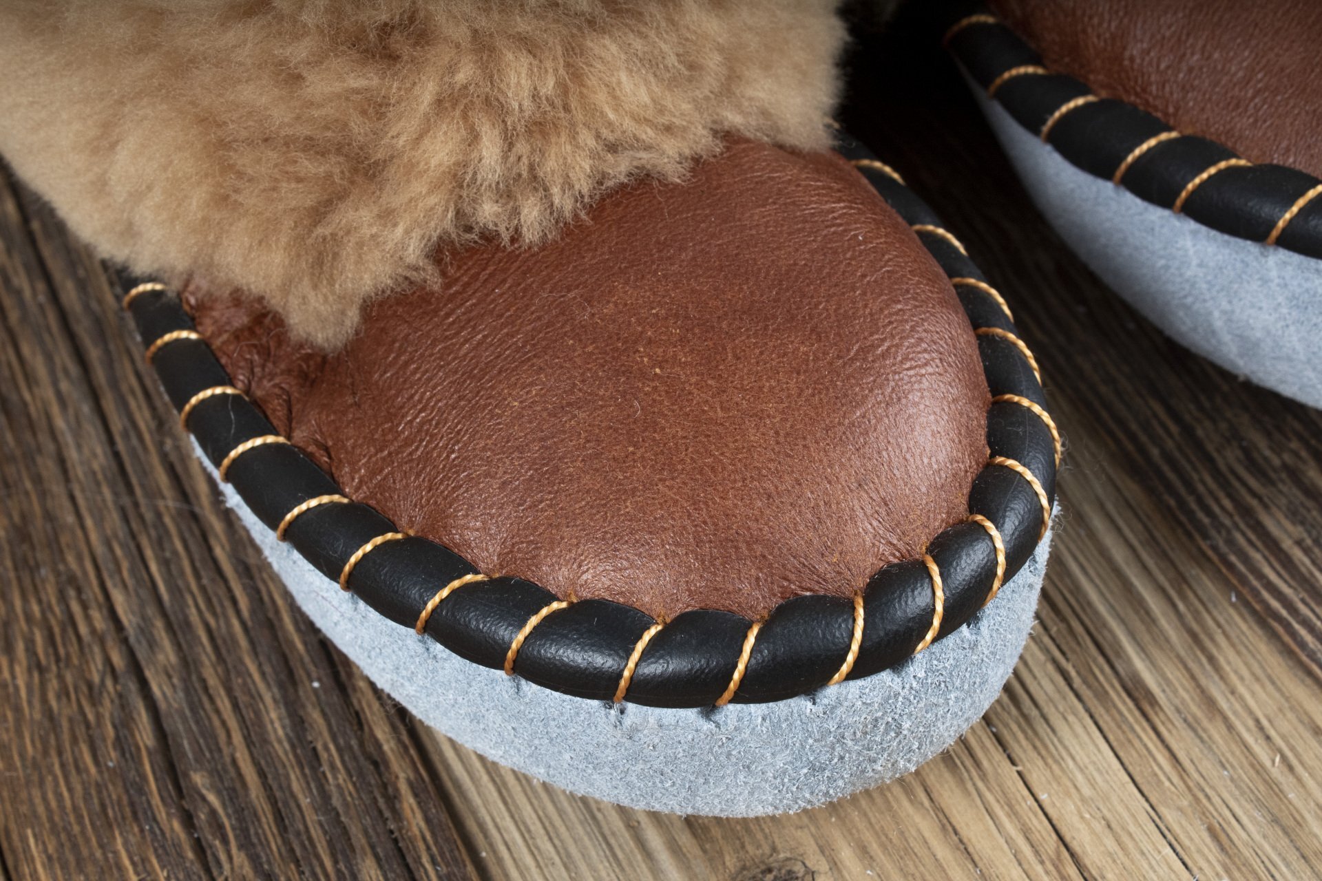 Womens Moccasin Slippers (Brown)