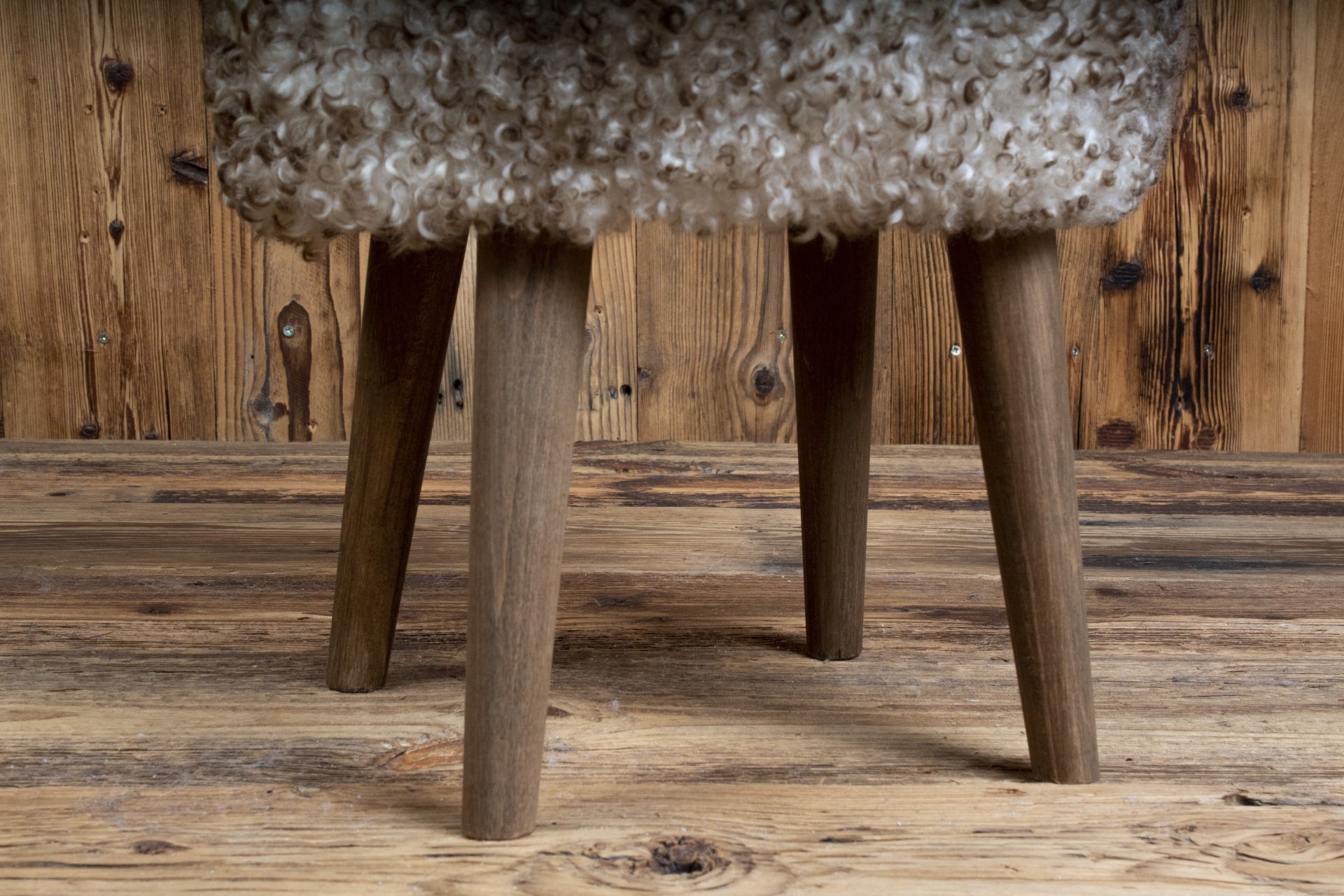 Gotland Sheepskin Classic Stool 'brown&white''